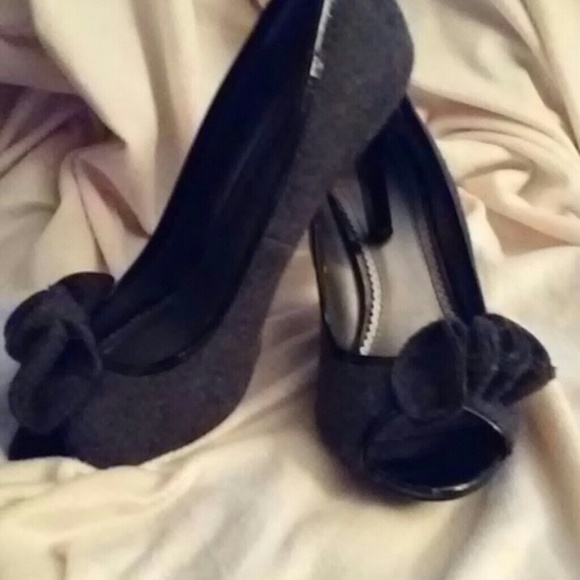 Shoes - Picture 2 of 3